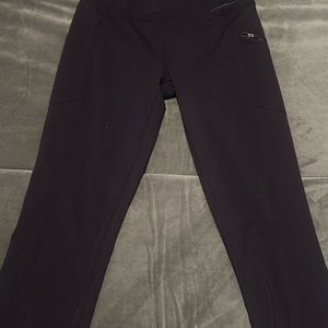 Eddie Bauer women’s size small dark purple capri leggings